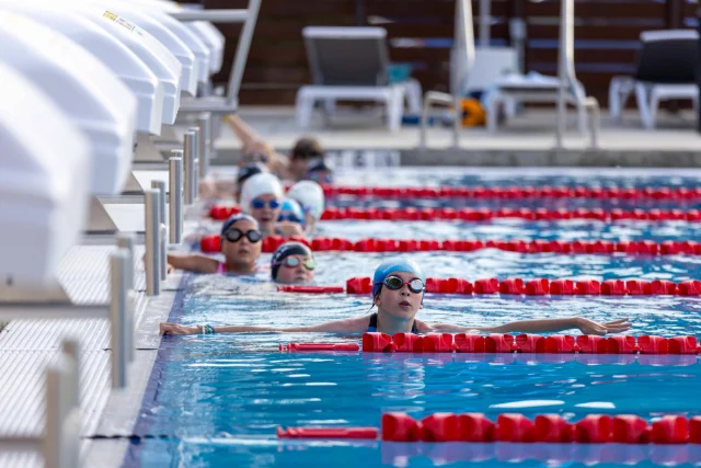 📢 Heads up, swimmers!
Our Swim Team is making waves this afternoon with a Mini Meet in the lap pool! Open swim and lap swimming will be closed to the public during the event (3-7pm).

Be sure to check the lap pool and community pool schedule online for the most up-to-date info 🏊‍♀️