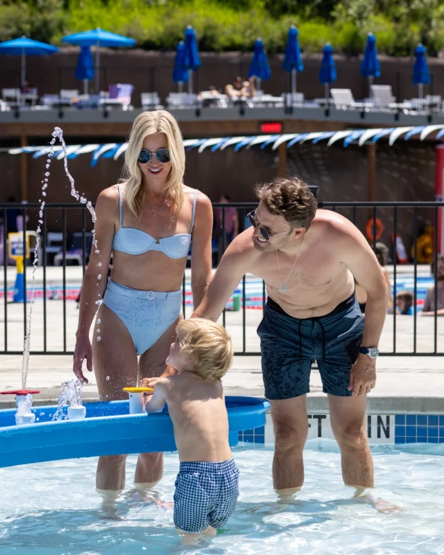 Heads up! Our 4th of July hours are 8am–9pm. With sunny skies ahead, we’re looking forward to a fun-filled weekend at the pool. Come and join us!❤️ 💦 ☀️
