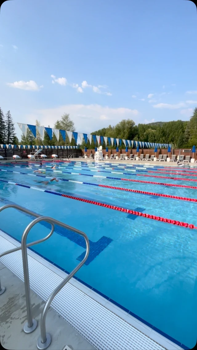 We love early mornings at Old Town Hot Springs! It’s quiet, calm, and the perfect time to spread out and start your day off with some movement🏊‍♀️💙